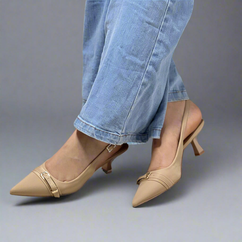 Escarpins Slingback Noirs à Bout Pointu et Boucle Dorée