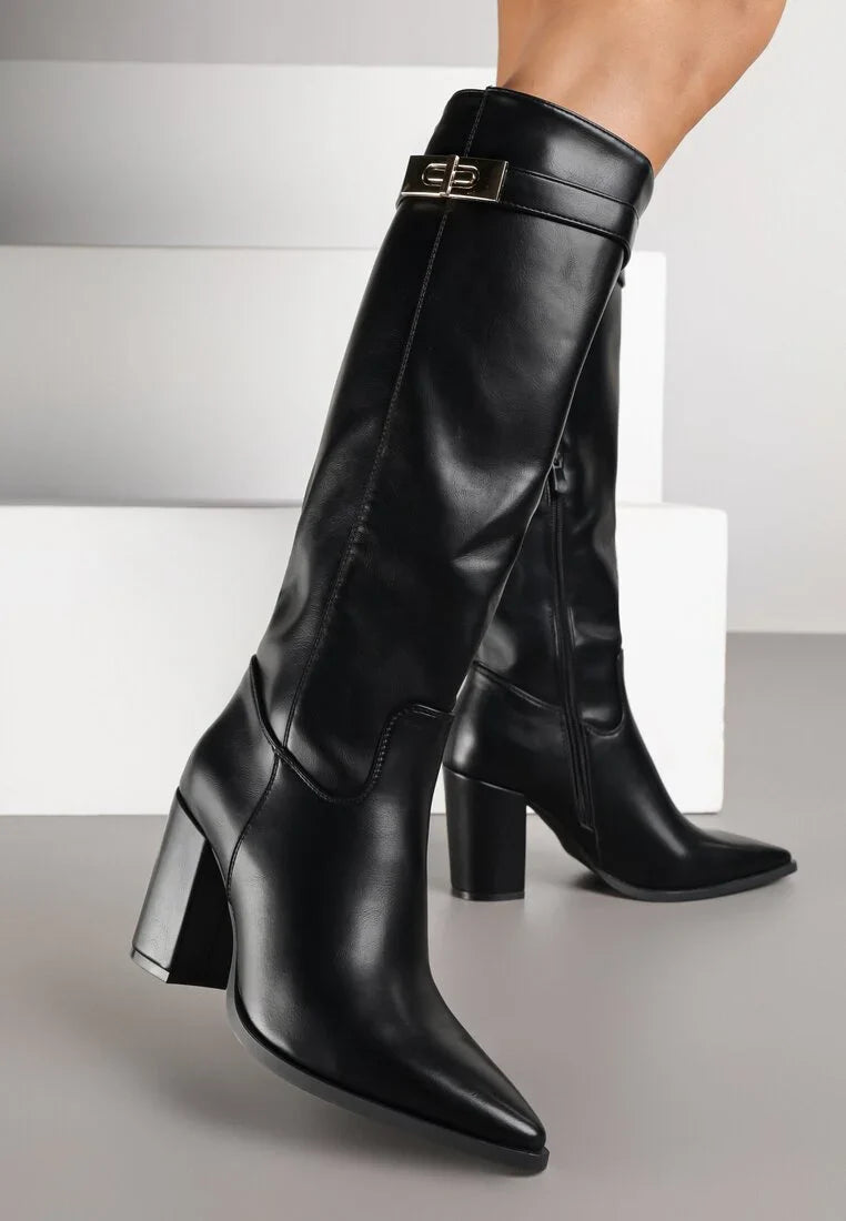 Bottes à talons hauts décorées d'appliqués