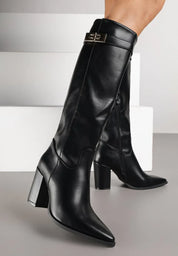 Bottes à talons hauts décorées d'appliqués