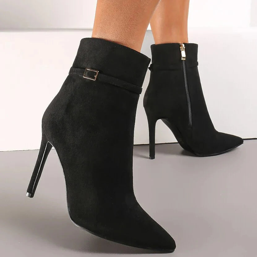 Bottines à talon aiguille et bout pointu