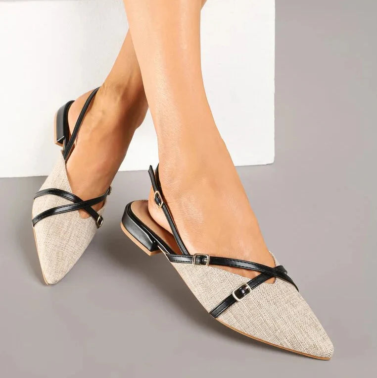 Ballerines noires à bout pointu avec brides à boucle