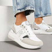 Baskets compensées dissimulées en dentelle