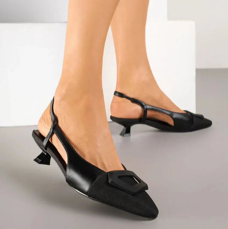 Escarpin noires à bride arrière avec talon canard et boucle