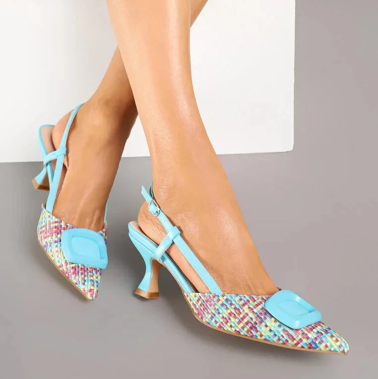 Escarpins bleus texturés à bride arrière avec boucle