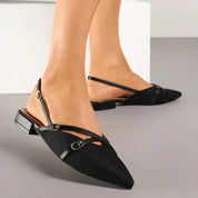 Ballerines noires à bout pointu avec brides à boucle