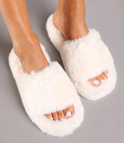 Chaussons plats beiges avec fourrure