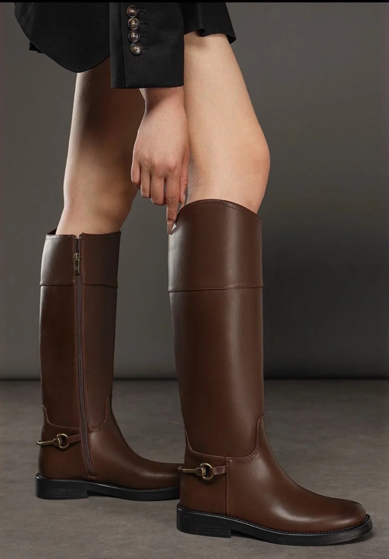 Bottes avec décoration en métal