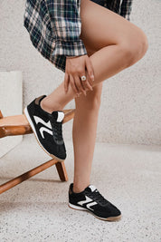 Baskets en tissu avec détails dorés et semelle en caoutchouc