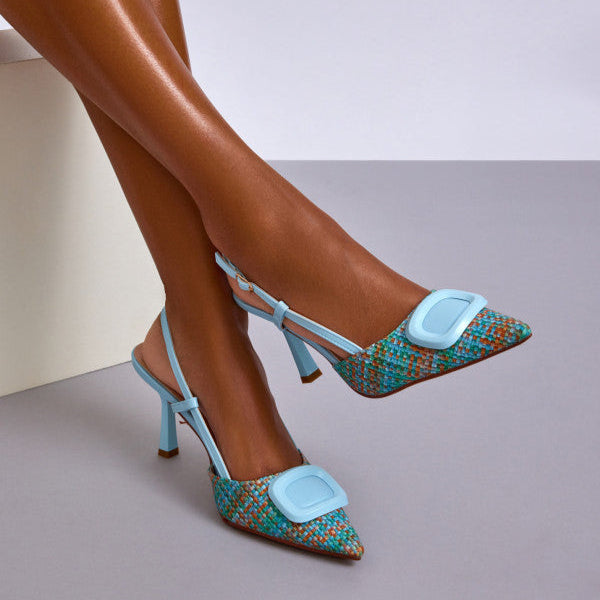 Escarpins bleus texturés à bride arrière avec boucle
