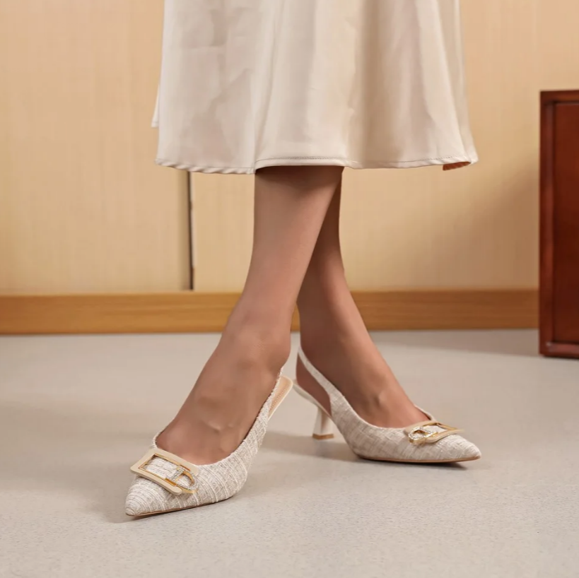 Escarpins à Motif Doré Élégants