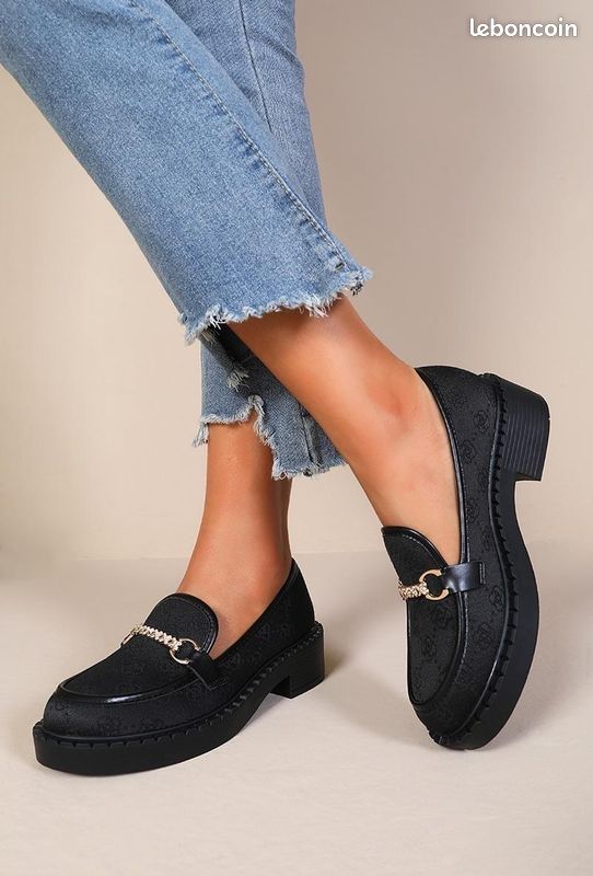 Mocassins plats pour femme avec chaîne doré