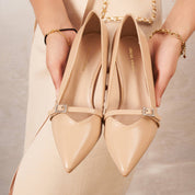 Chaussures pointues avec un talon de passion