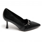 Chaussures pointues avec un talon de passion