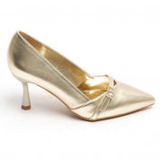 Chaussures pointues avec un talon de passion