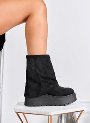 Bottines en daim à revers et talon compensé