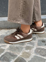 Baskets en suédine et toile