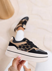 Baskets Avec Détails Dorés Et Semelle Plateforme