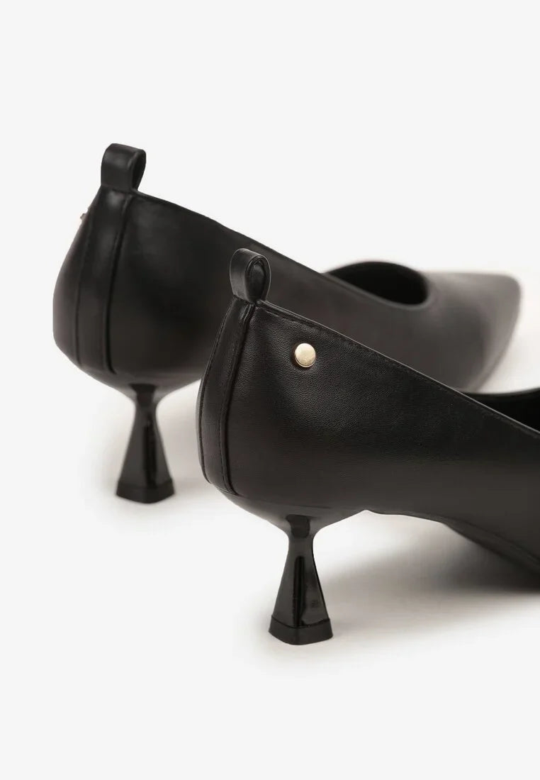Escarpins noirs à talon canard dans un style Lanivre classique