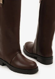 Bottes marron à tige droite et appliqué métallique