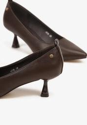 Escarpins noirs à talon canard dans un style Lanivre classique