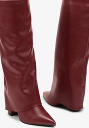 Bottes à talons hauts avec une tige retroussée à la mode