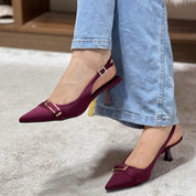 Escarpins Slingback Noirs à Bout Pointu et Boucle Dorée