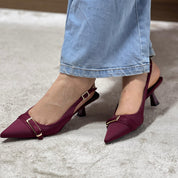 Escarpins Slingback Noirs à Bout Pointu et Boucle Dorée