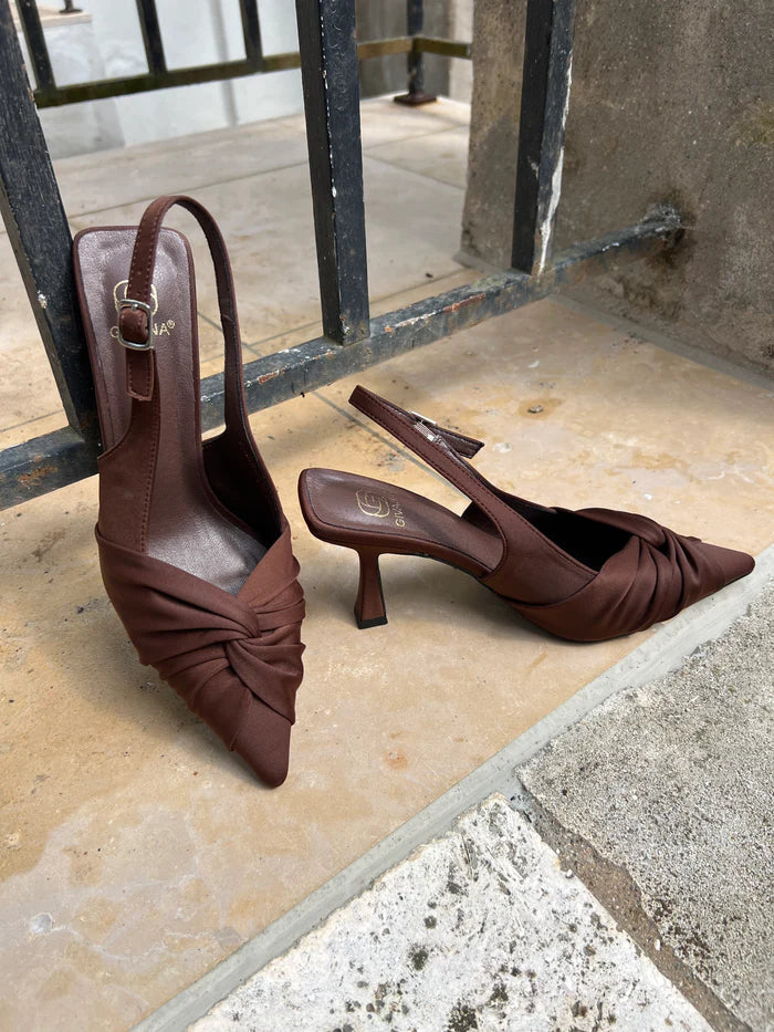 Escarpins ouverts en satin à talon fin