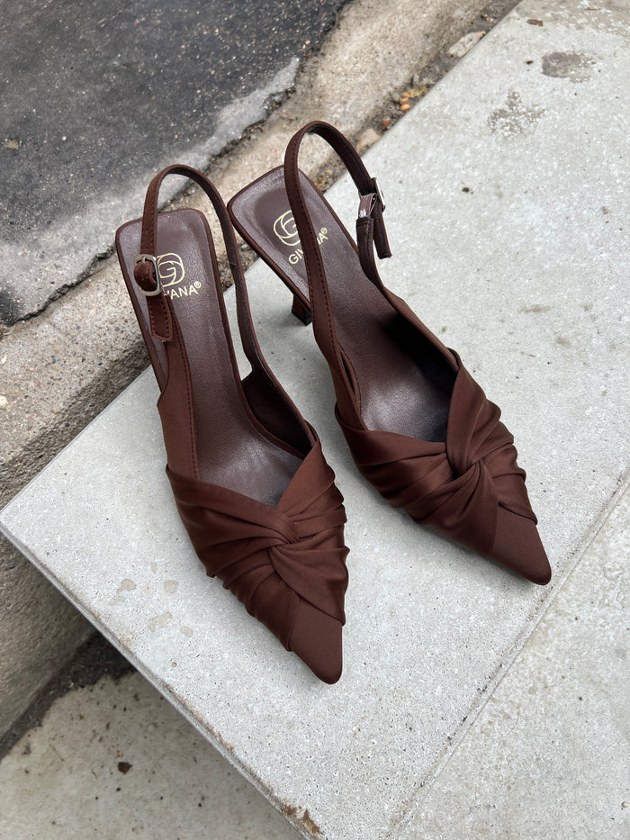 Escarpins ouverts en satin à talon fin