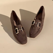 Escarpin à boucle en daim