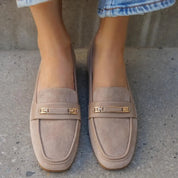 Mocassins en daim avec boucle discrète