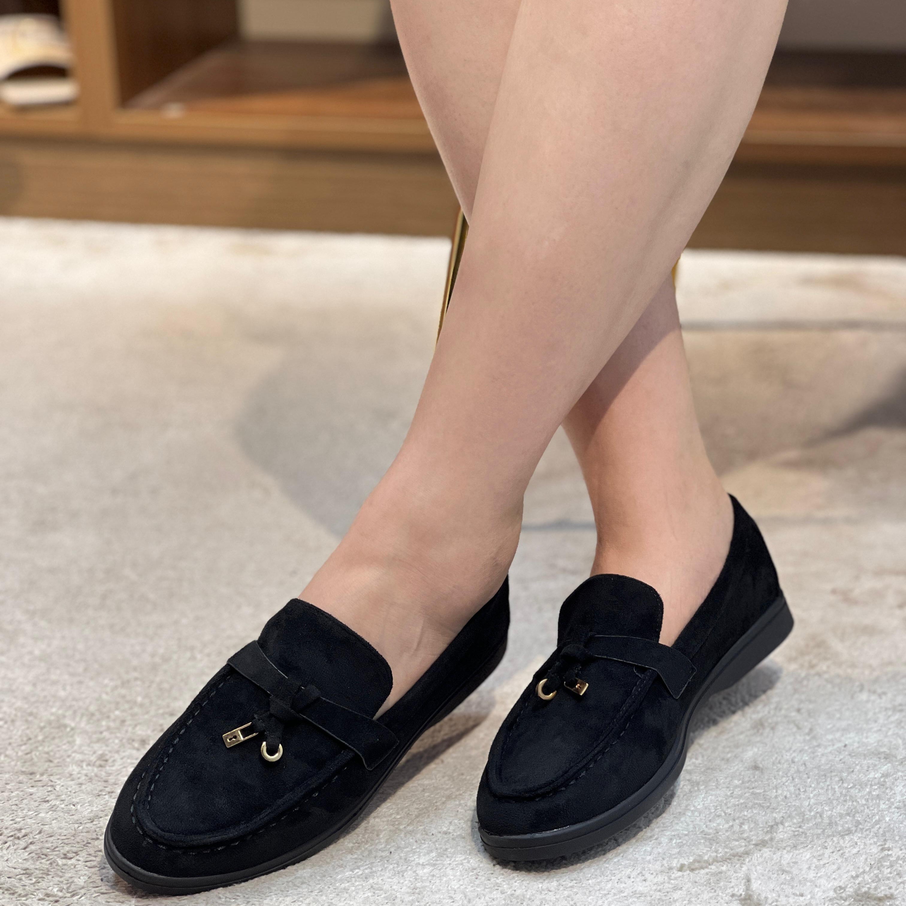 Mocassins Noirs en Suédine avec Détail Doré