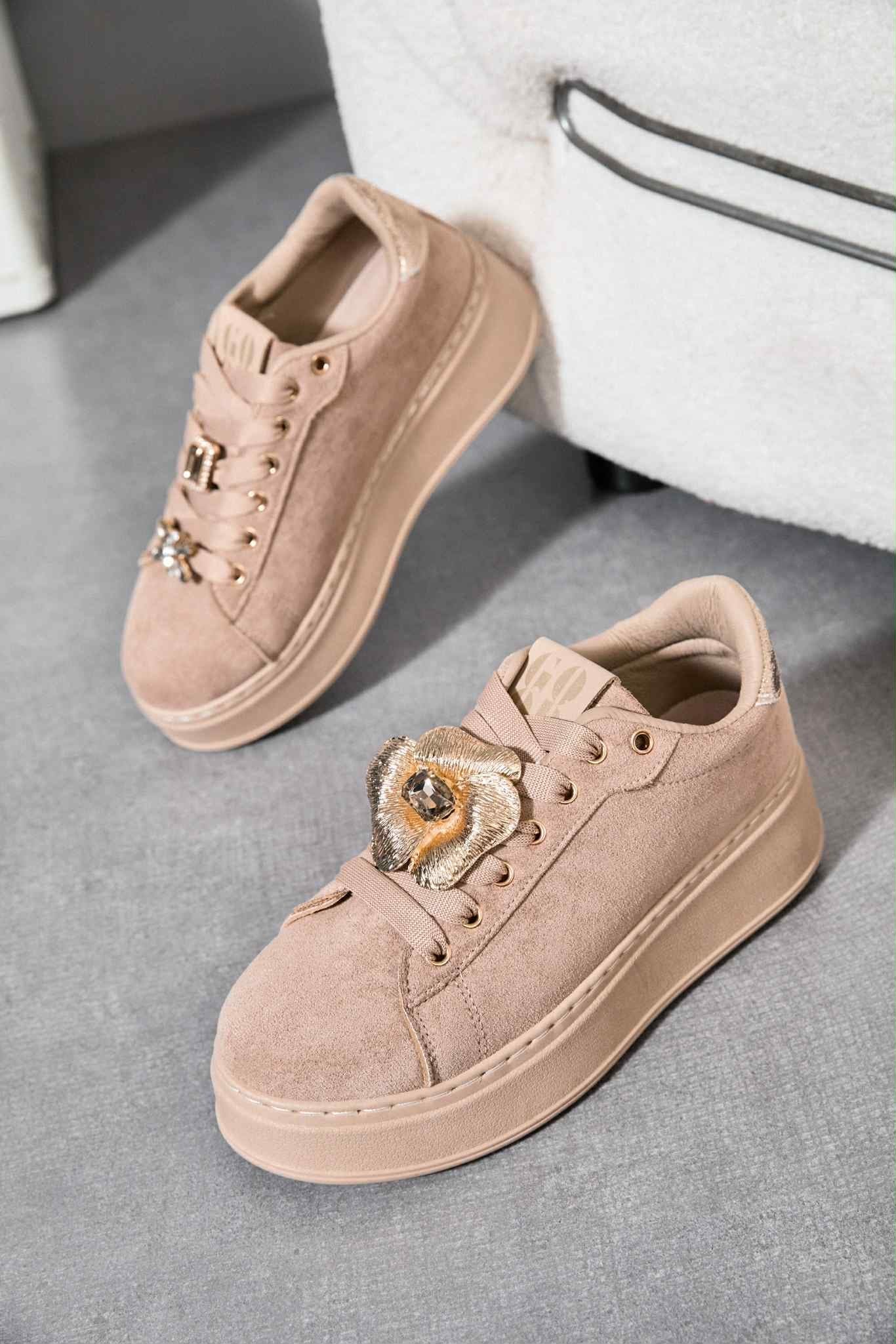 Basket de sport à plateforme et lacets