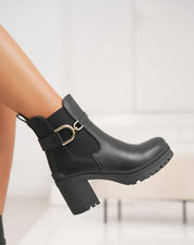 Demi bottes à talon moyen et boucle dorée