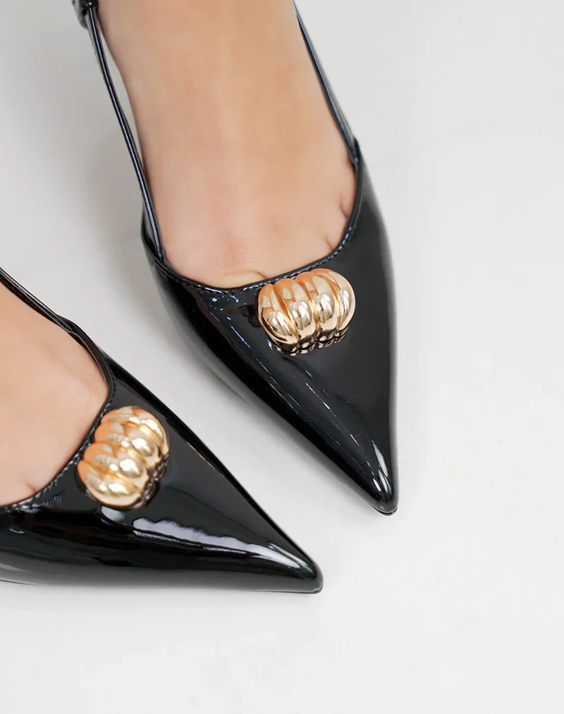 Escarpins à bout pointu et talon carré  avec coquillage doré