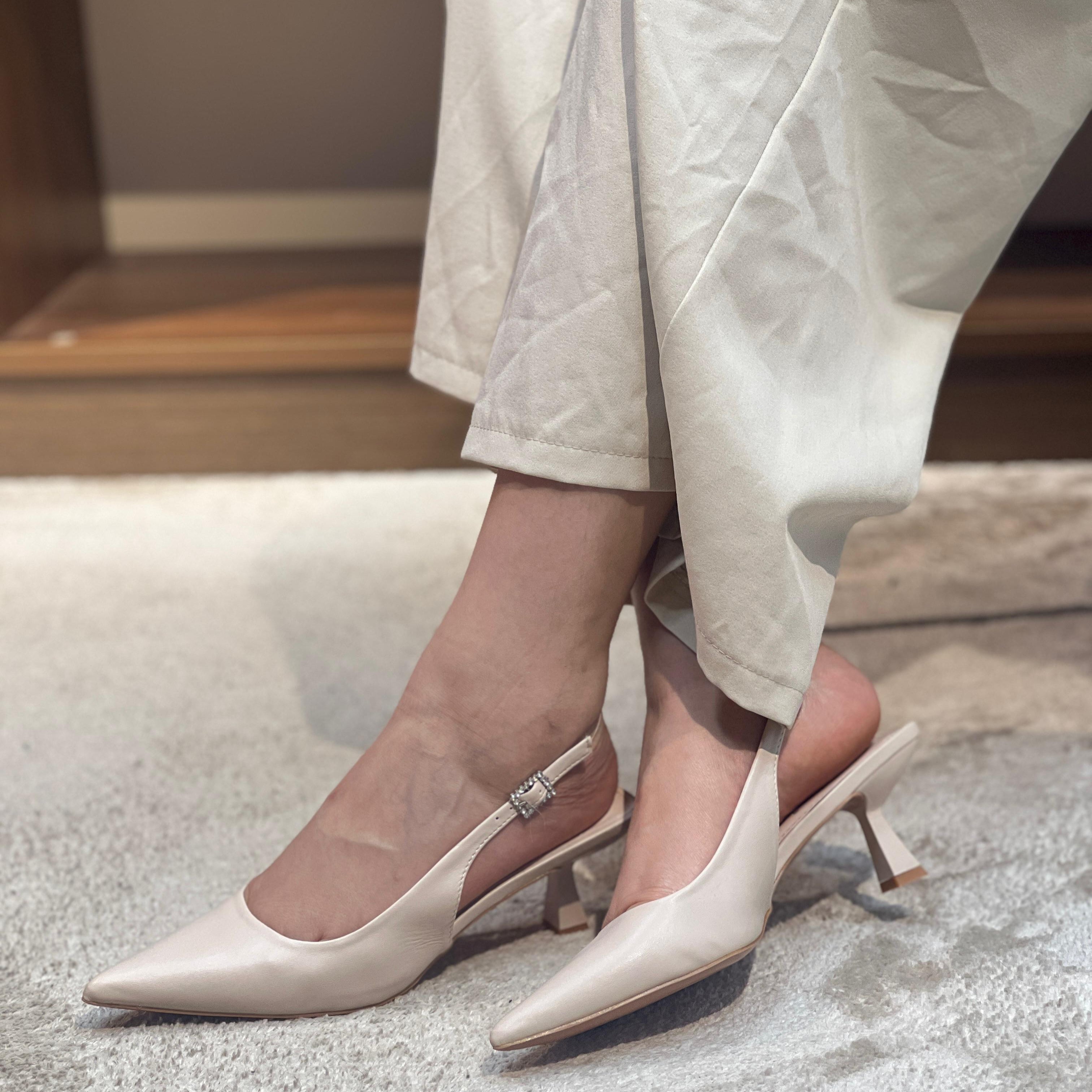 Escarpins slingback à boucle en strass