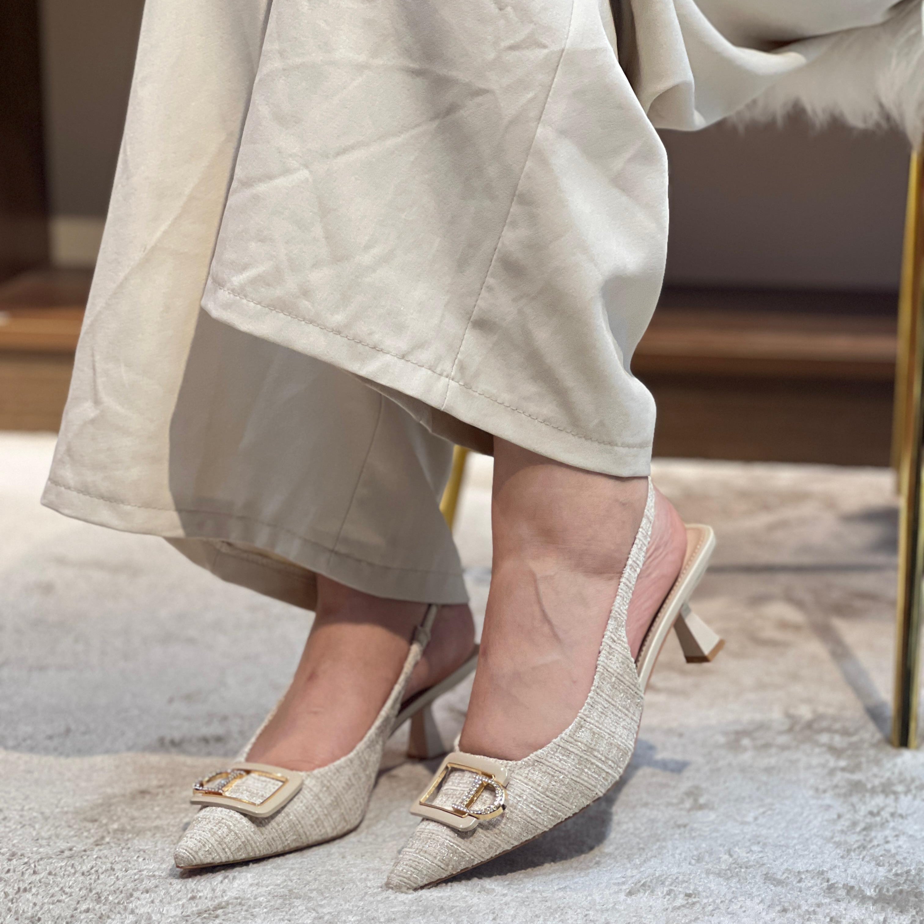 Escarpins à Motif Doré Élégants