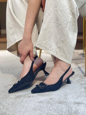 Escarpins à boucle dorée – Élégance intemporelle