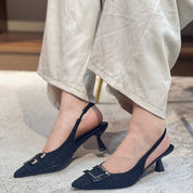 Escarpins à boucle dorée – Élégance intemporelle