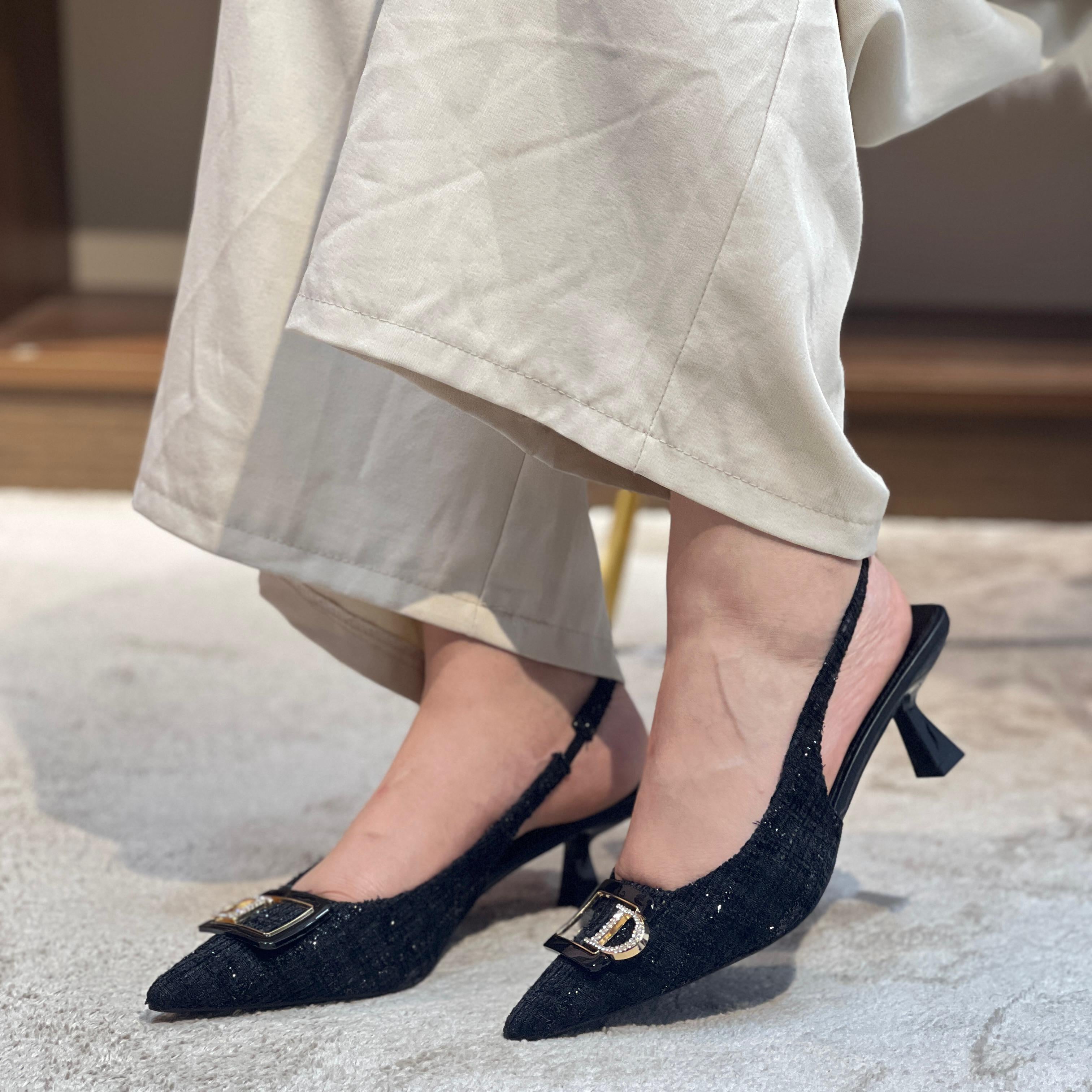 Escarpins à Motif Doré Élégants