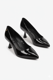 Escarpins noirs à talon canard dans un style Lanivre classique