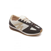 Baskets empiècements et lacets fantaisie