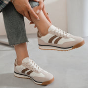 Baskets au design rétro avec une touche mode assumée