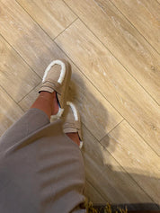 Sabot en suédine cuir fourrée à plateforme et semelle crantée