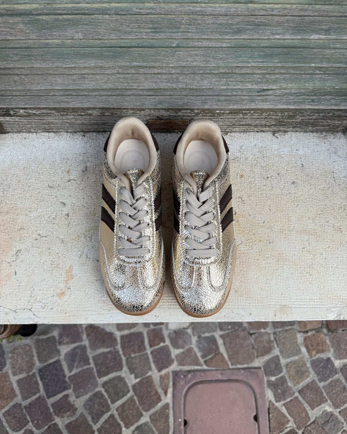 Baskets au design rétro avec une touche mode assumée