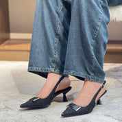 Élégance Naturelle – Les Slingbacks Texturés de l'Été