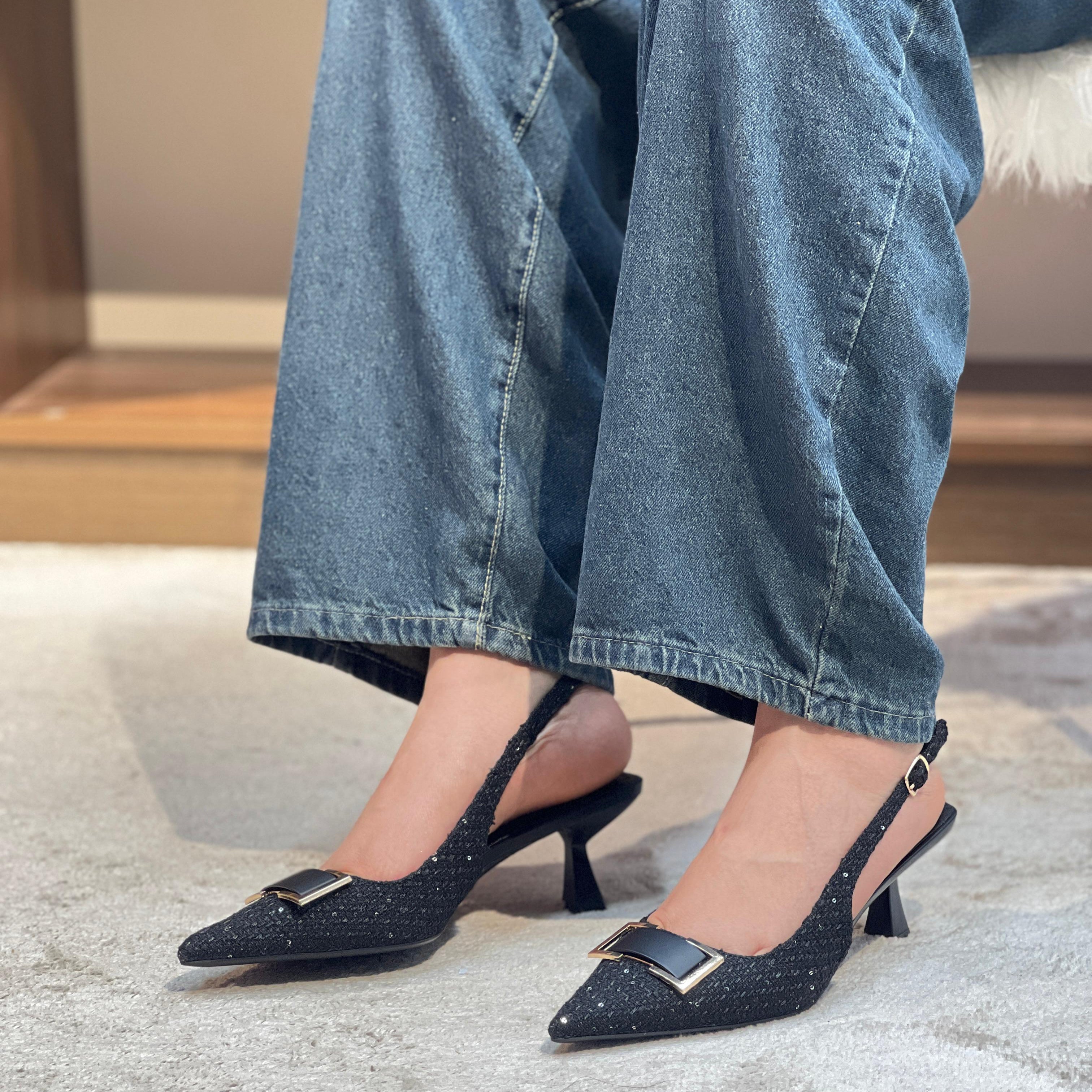 Élégance Naturelle – Les Slingbacks Texturés de l'Été