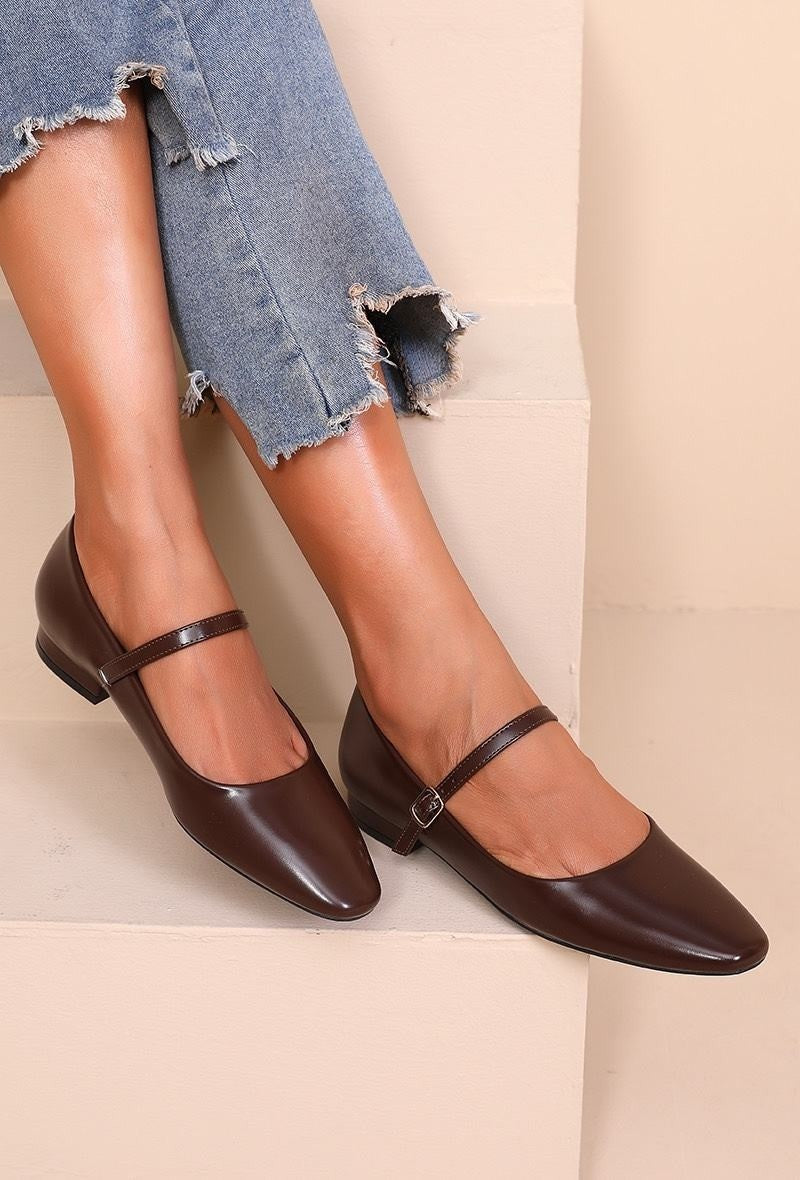 Ballerines à bout rond et bride fine