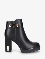 Demi botte à talon et boucle fantaisie