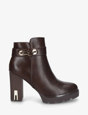 Demi botte à talon et boucle fantaisie